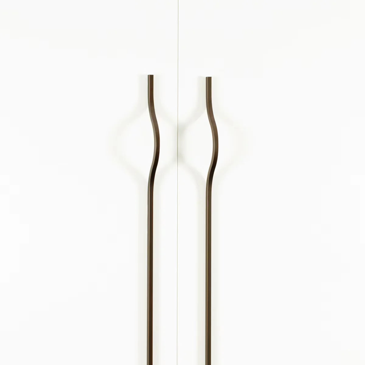 Momo Brave Bow Handle Off-Centred