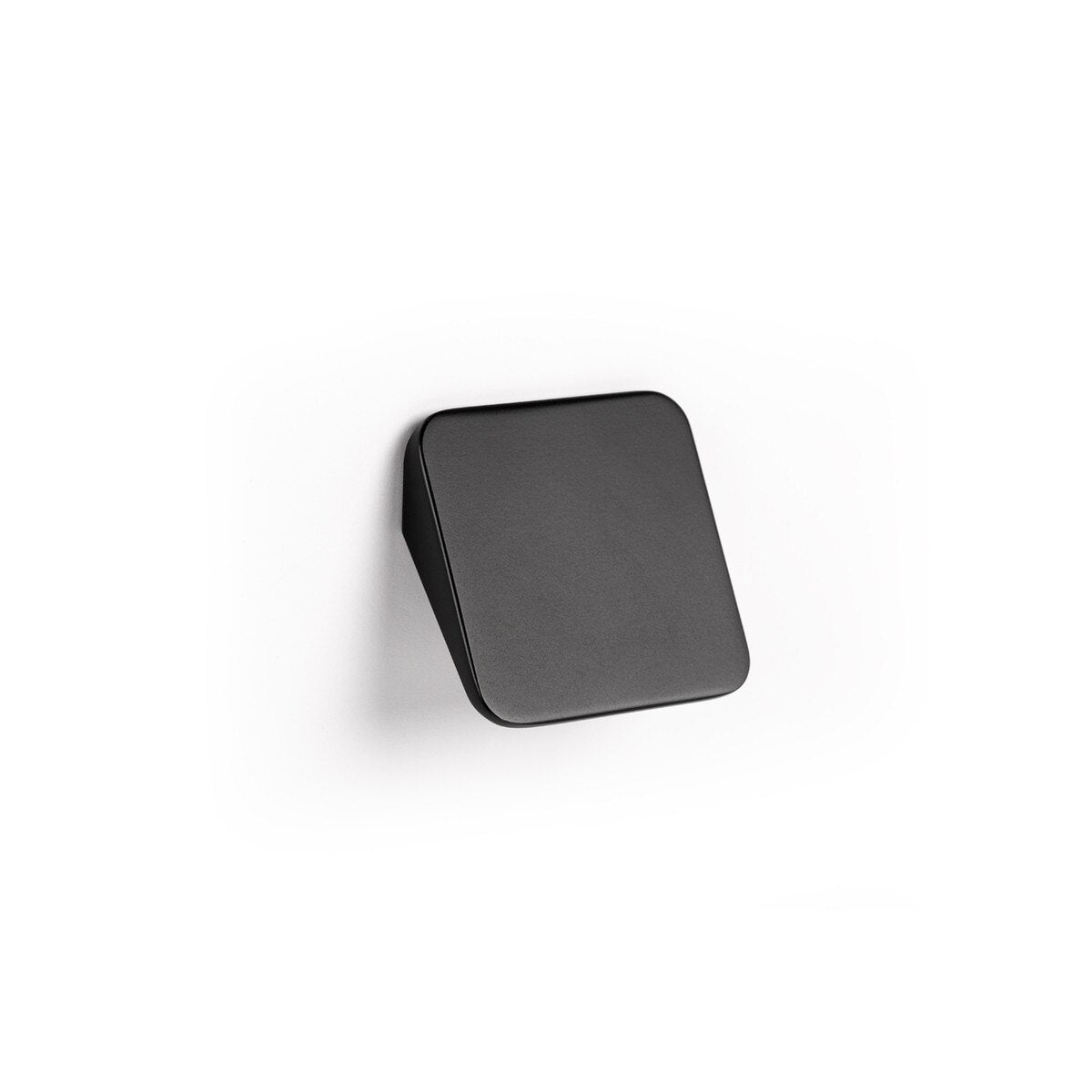 Momo Switch Pull Handle