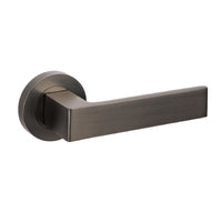 BOSTON DOOR LEVER HANDLE ON ROUND ROSE GRAPHITE NICKEL